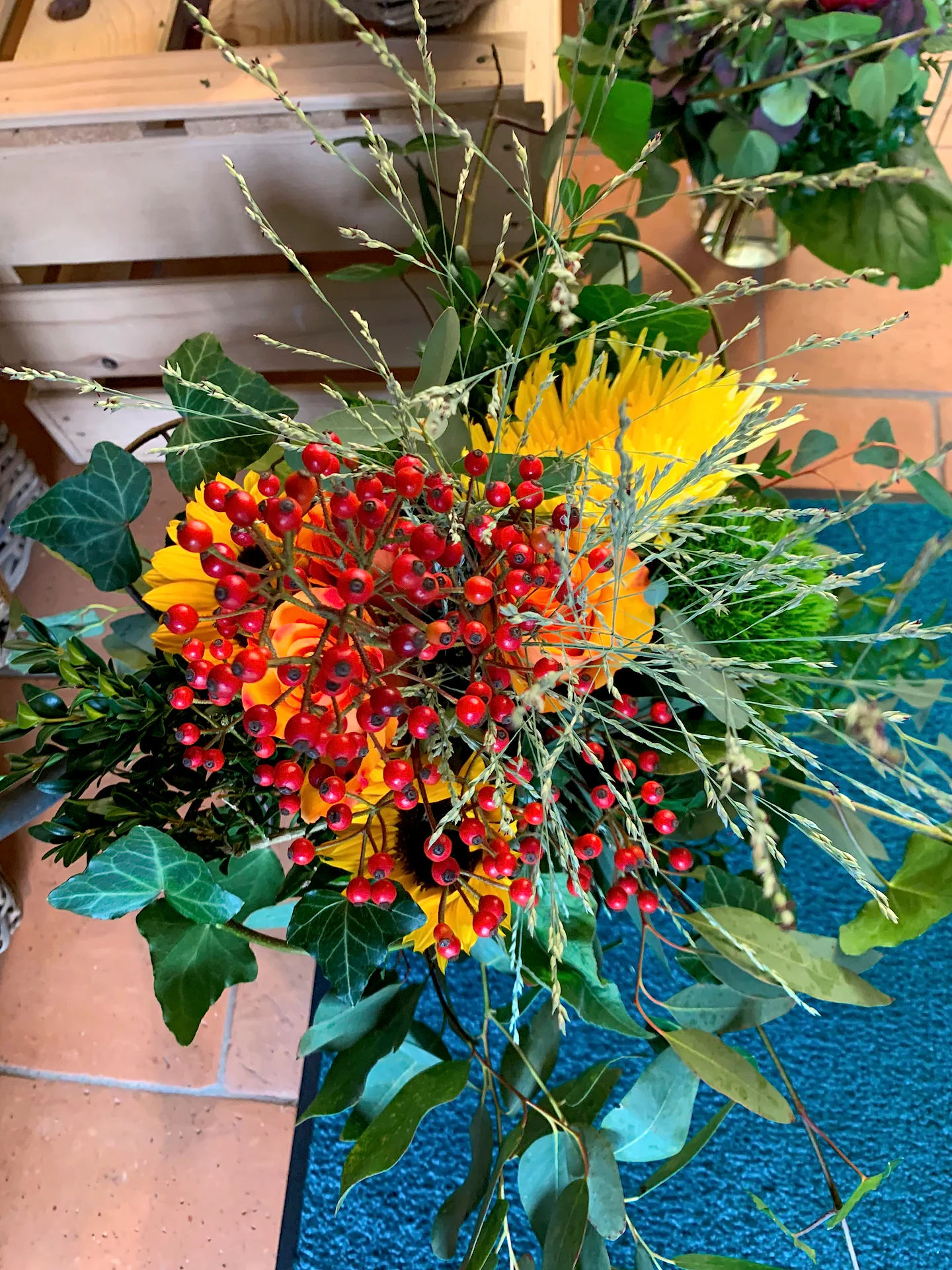 Herbstliches Gesteck von Blumen am Lindenweg (Bild 4)